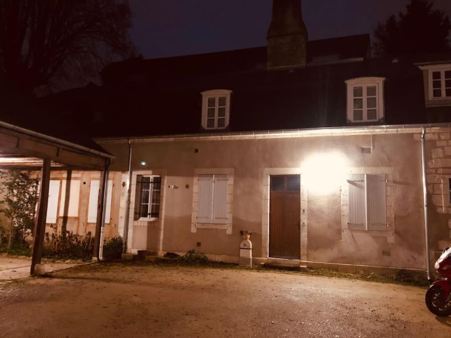 Le "Pied A Terre" - Appartement Plein Centre Avec Parking Prive Bourges Exterior foto