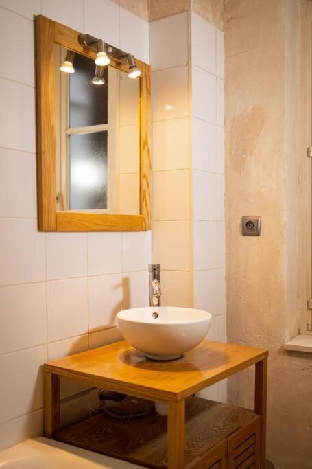 Le "Pied A Terre" - Appartement Plein Centre Avec Parking Prive Bourges Exterior foto