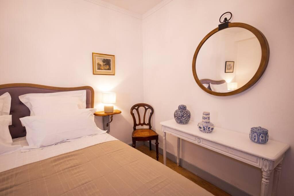 Le "Pied A Terre" - Appartement Plein Centre Avec Parking Prive Bourges Exterior foto