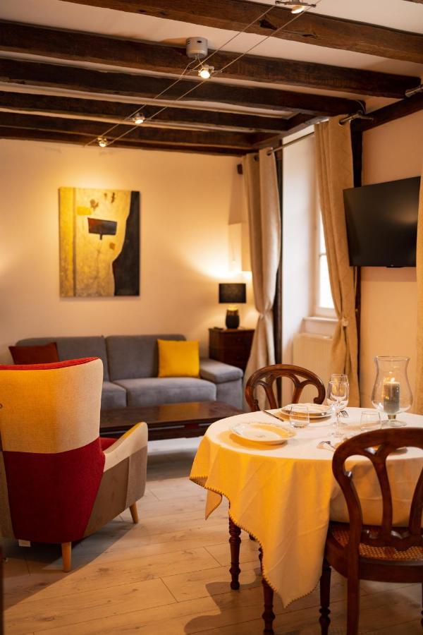 Le "Pied A Terre" - Appartement Plein Centre Avec Parking Prive Bourges Exterior foto